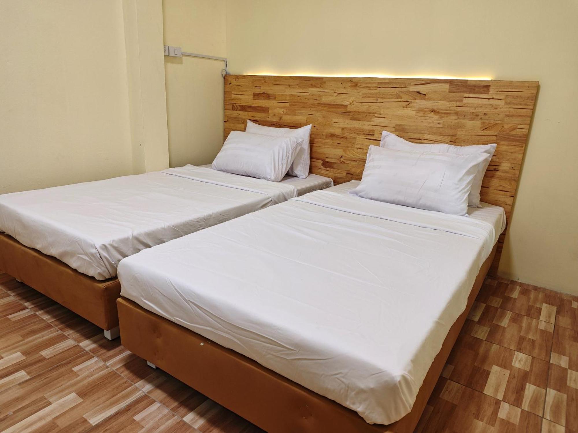 Latitude 13 & Breakfast Hotel