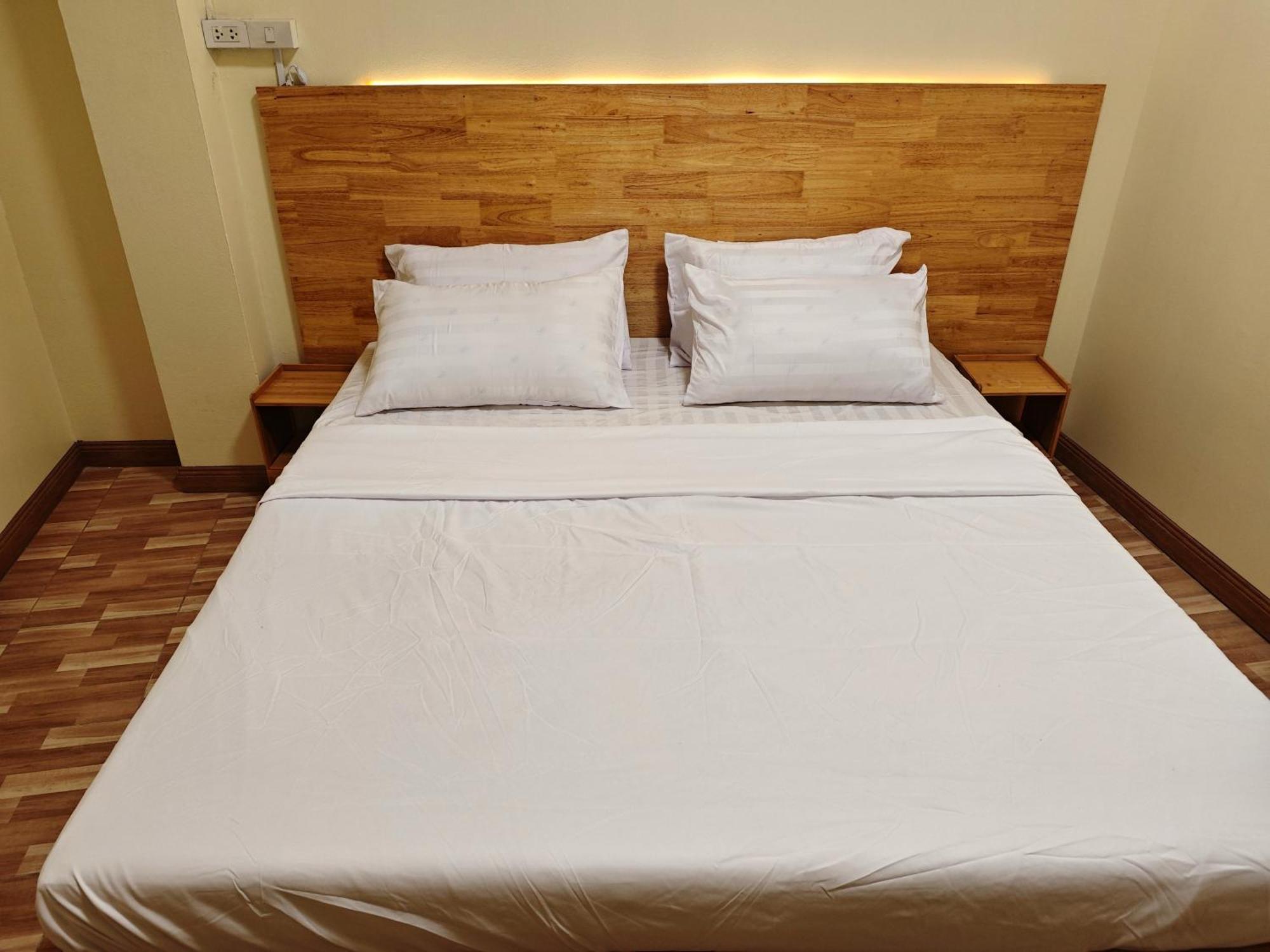 Hotel Latitude 13 & Breakfast
